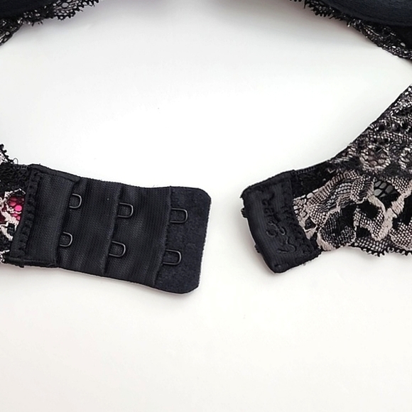 ⭐️2/ $40⭐️ La Senza Beyond Sexy Classic Plunge Push Up Black Lace Bra Size 32B - Picture 12 of 16